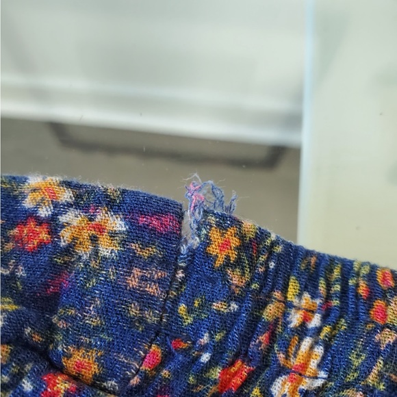 Matching set American eagle with button down top and soft shorts - Picture 6 of 11